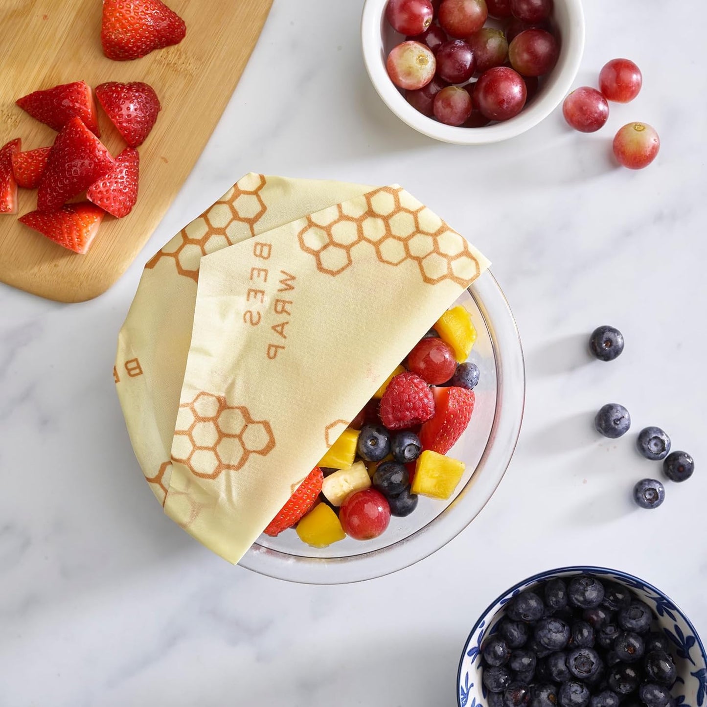 Bee's Wrap Beeswax Wraps for Food - Made in USA Reusable & Organic Food Wraps & Bowl Covers - Eco-Friendly Alternative to Aluminum Foil, Honeycomb & Bees + Bears Assorted 5 Pack (2L, 3M)
