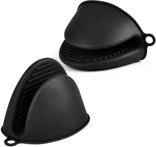 AUAUY 1 Pair Mini Silicone Oven Mitts, Heat Resistant Pot Holders Mitts, Cute Oven Pinch Grip Gloves, Small Potholders for Kitchen, Air Fryer Mitts Pair for Cooking, Baking and Grilling (Black)