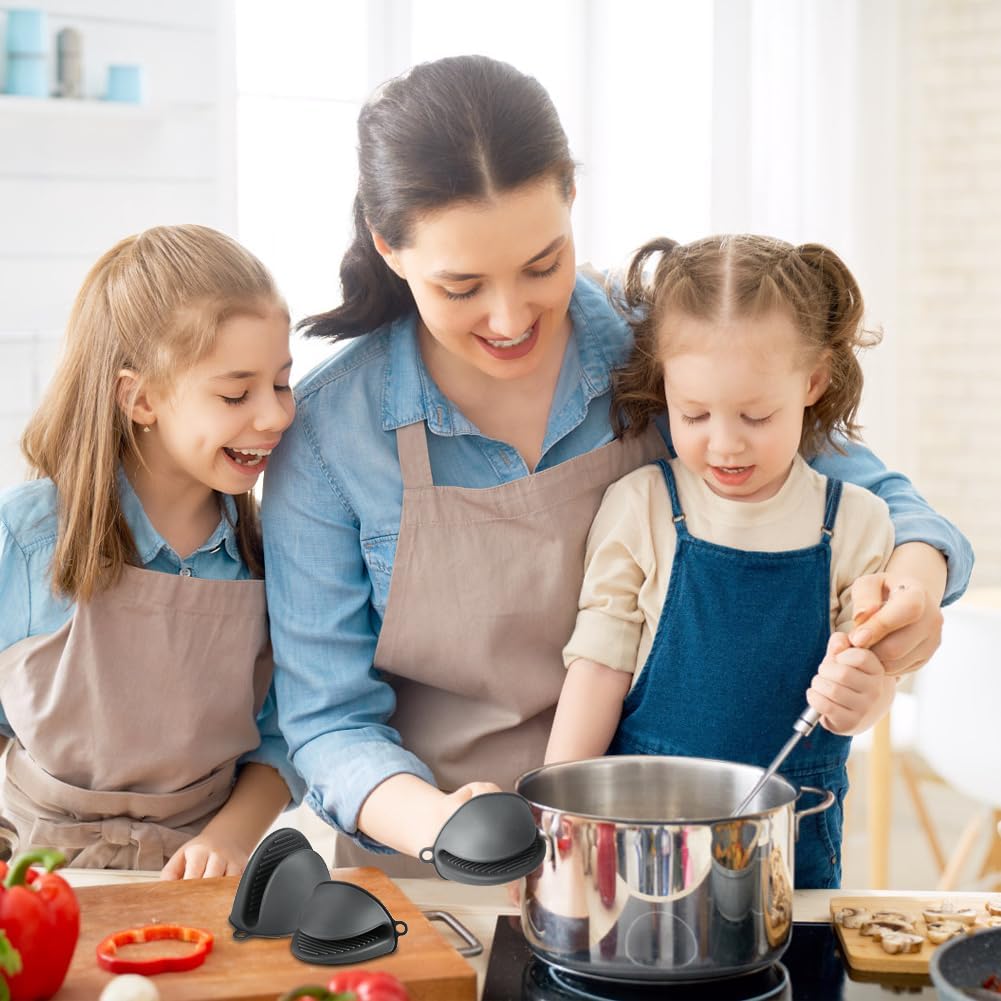 AUAUY 1 Pair Mini Silicone Oven Mitts, Heat Resistant Pot Holders Mitts, Cute Oven Pinch Grip Gloves, Small Potholders for Kitchen, Air Fryer Mitts Pair for Cooking, Baking and Grilling (Grey)