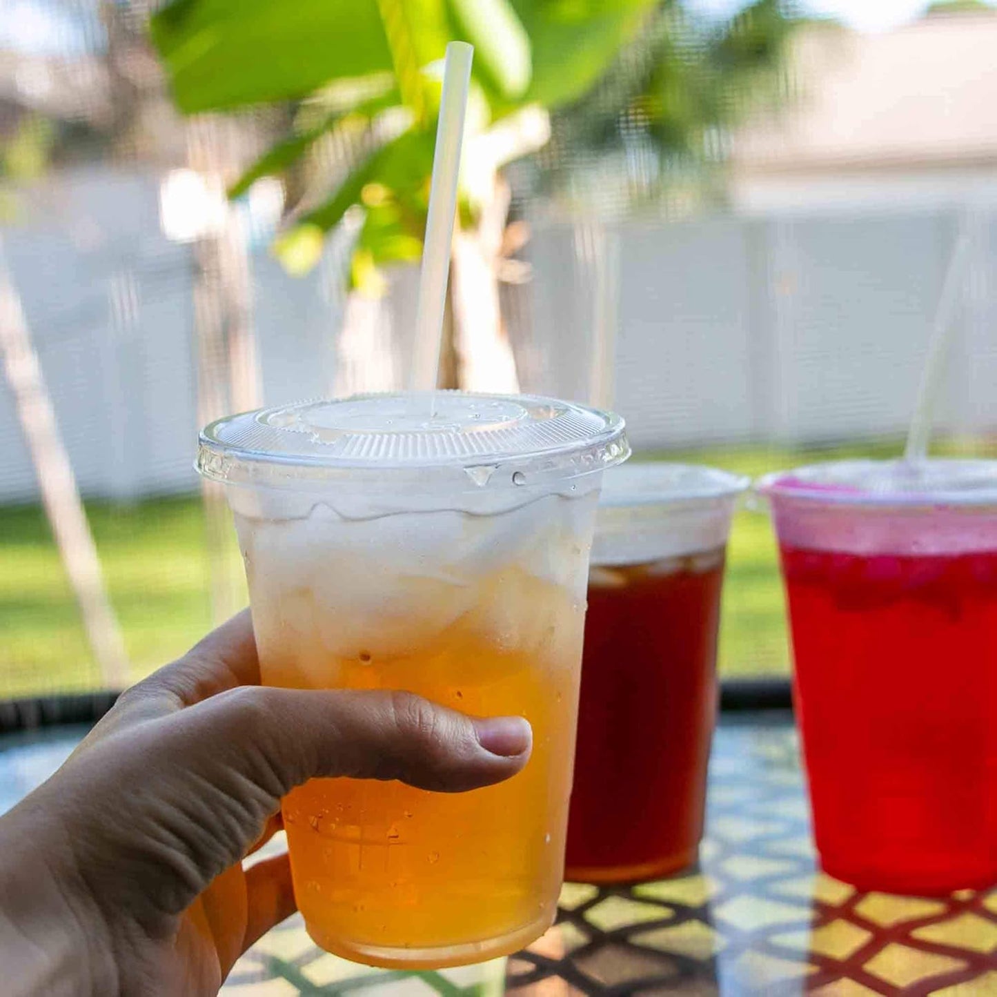SafeWare Clear Disposable Plastic Cups 20oz with Flat Lids and Straws, Togo Disposable Iced Coffee Cups - Ideal for Party, Outdoor Picnic, BBQ, House Party, Restaurant Quality - 100 Sets