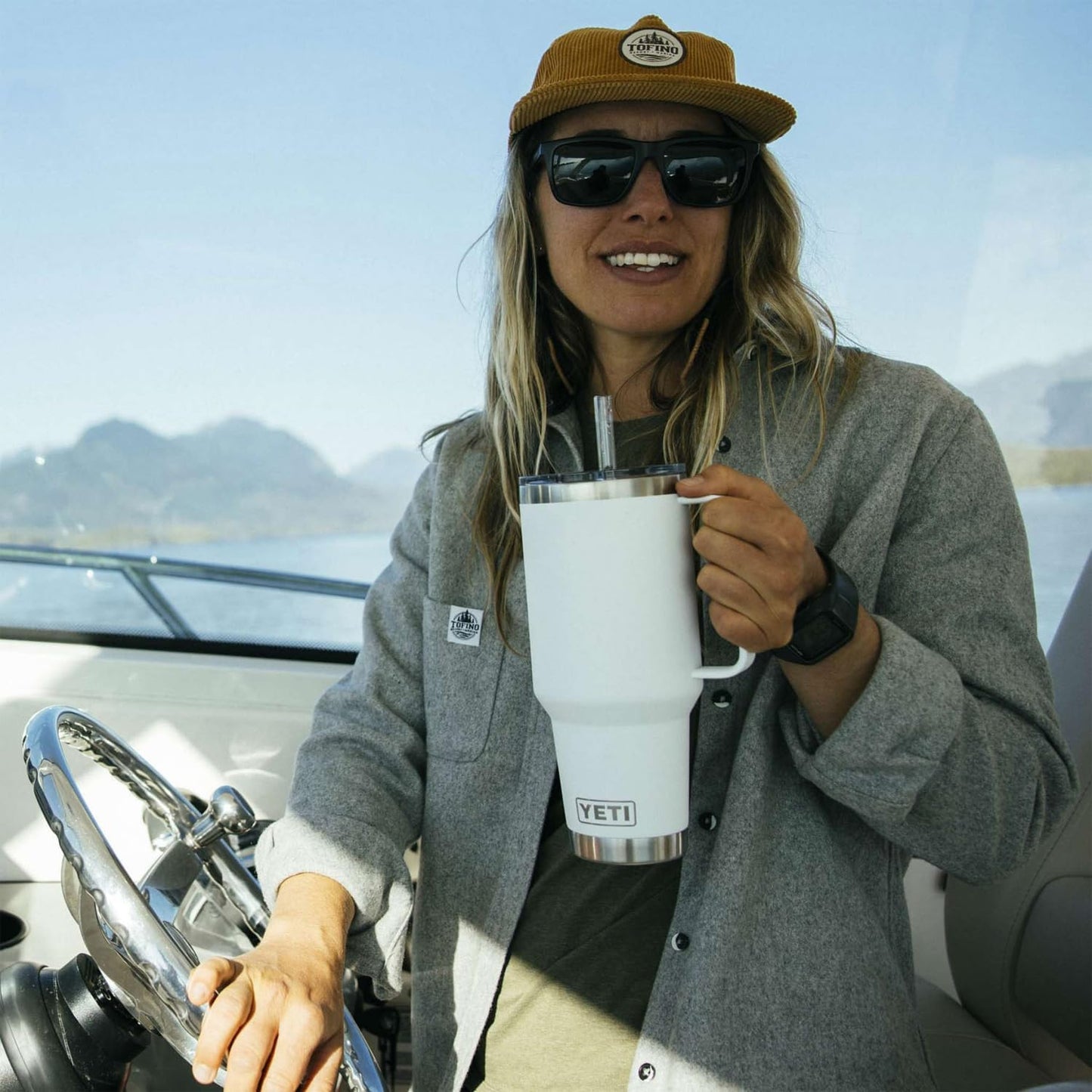 YETI Rambler 42 oz Tumbler with Handle and Straw Lid, Travel Mug Water Tumbler, Vacuum Insulated Cup with Handle, Stainless Steel, Cape Taupe