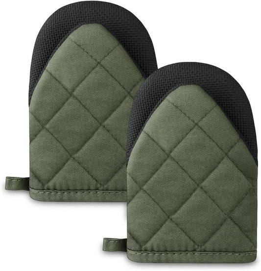 AUAUY Mini Oven Mitts, 2 Count Green Small Oven Mitt 220℃/428°F Heat Resistant with Non-Slip Surface and Hanging Loop Mits, Kitchen Mittens Oven Mitts, Kitchen Gloves for Oven, Baking and Grilling