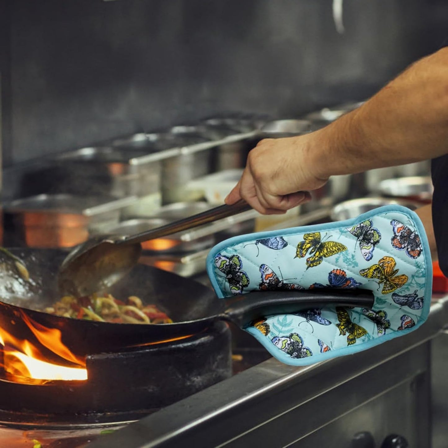 Pot Holders Set of 2 Heat Resistant 480℉ Kitchen 100% Cotton Comfortable Lining Printing Butterfly Flower Women Men Home Cooking Baking Microwave BBQ Gift (Butterfly potholders)