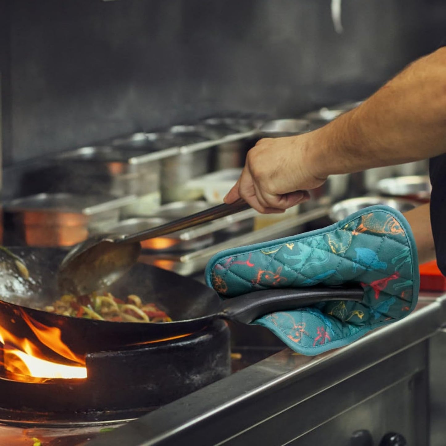 Pot Holders Set of 2 Heat Resistant 480℉ Kitchen 100% Cotton Comfortable Lining Printing Farm Cattle Flower Women Men Home Cooking Baking Microwave BBQ Gift (Farm Cattle potholds)