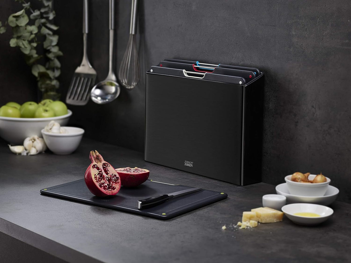 Joseph Joseph Folio 4-Piece Colour coded Cutting Board Set, Stainless Steel Slimline case for organized Kitchen storage, Black